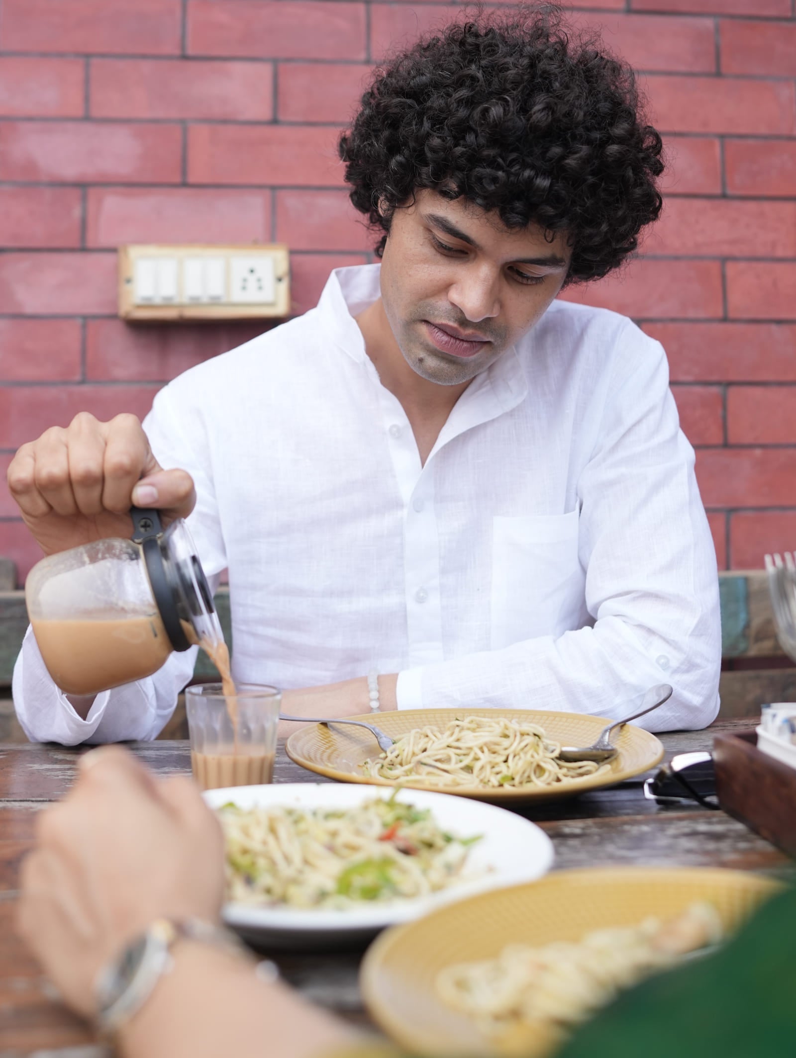 Sadabahar white premium linen short kurta by Mr.Saa (Mr.सा)